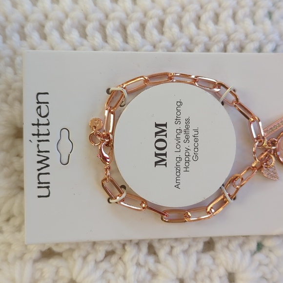 NWT Unwritten Rose Gold Tone Silver "MOM" Crystal Heart Charm Link Bracelet - Picture 2 of 10